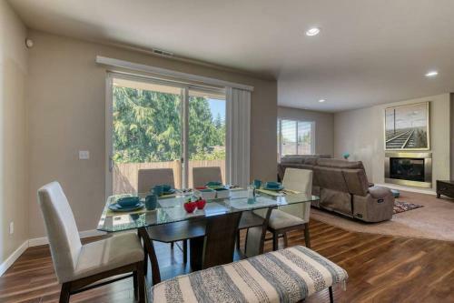 Quieter Villa: Neighborhood, Closer To Boeing