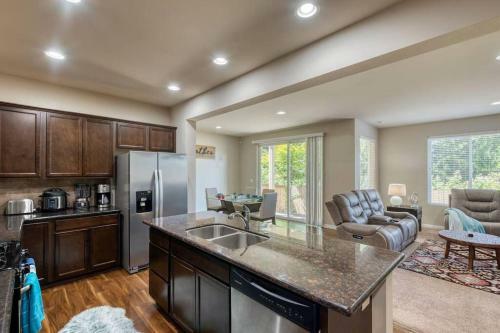 Quieter Villa: Neighborhood, Closer To Boeing