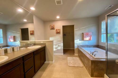 Quieter Villa: Neighborhood, Closer To Boeing