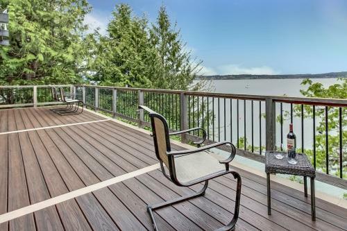 Pacific Nw Mid-century Modern Waterfront Gem Located On Raft Island Home