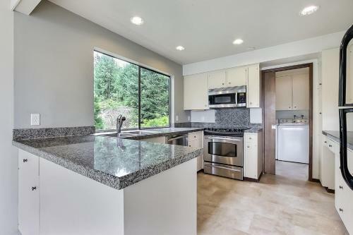 Pacific Nw Mid-century Modern Waterfront Gem Located On Raft Island Home