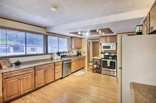 Moksha At The Shores - Idyllic Hoquiam Home