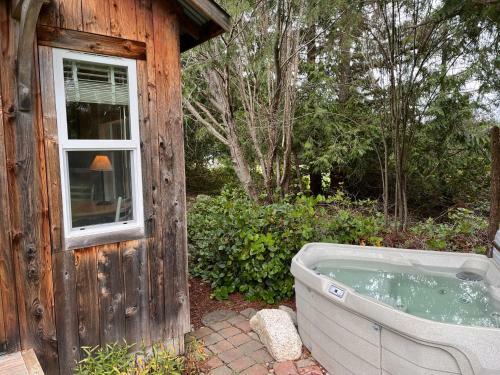 Hotel Lopez Farm Cottages & Tent Camping