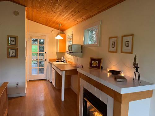 Hotel Lopez Farm Cottages & Tent Camping