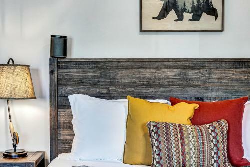 Franz Lodge In Downtown, Sleeps 16+, Pet Friendly, Groups Welcome!