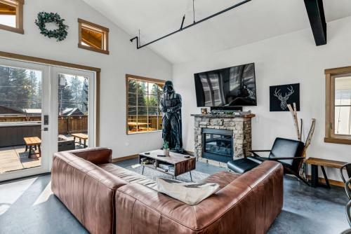 Franz Lodge In Downtown, Sleeps 16+, Pet Friendly, Groups Welcome!