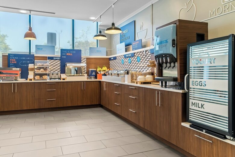 Holiday Inn Express Hotel & Suites - Novi