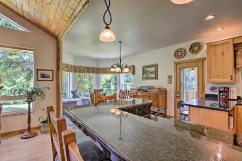 Serene South Bend Family Escape Dogs Welcome