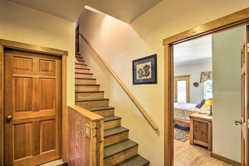 Serene South Bend Family Escape Dogs Welcome