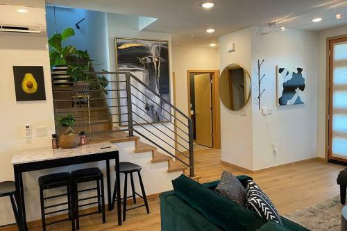 Apartamento Cheerful New Modern Townhome Close To Downtown