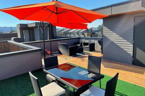 Apartamento Cheerful New Modern Townhome Close To Downtown