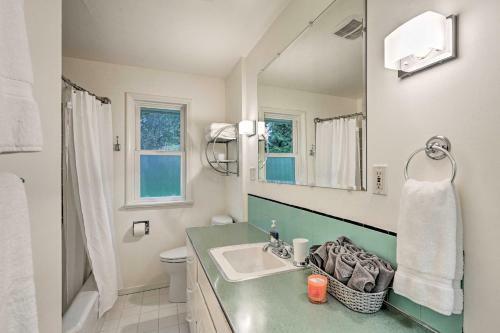 Pet-friendly Seattle Home - 10 Mi To Downtown