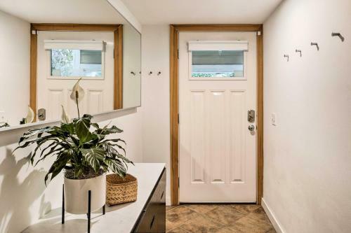 Eclectic Seattle Townhome Less Than 3 Mi To Downtown!