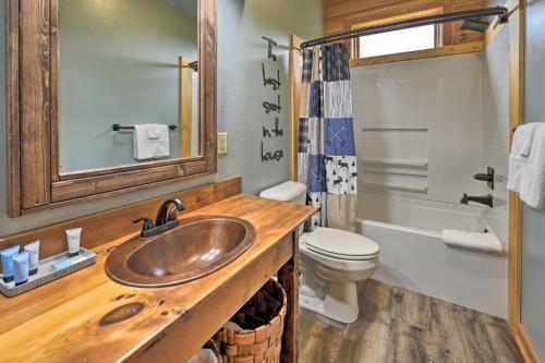 Hillside Hideaway With Hot Tub And Heated Patio!