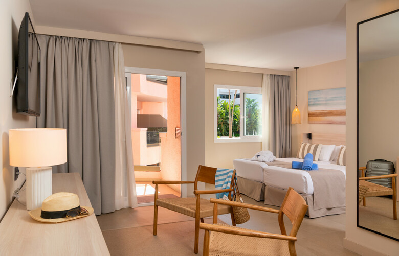 Aqua Hotel The Breeze & Spa - Adults Only (+18)