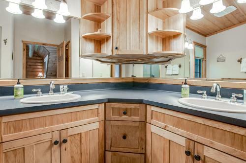 Cranberry Cove Lodge