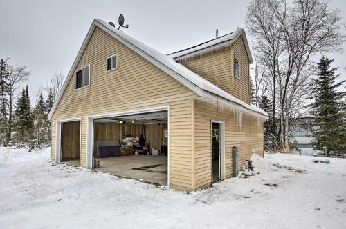 Cozy Eagle River Escape With Direct Lake Access