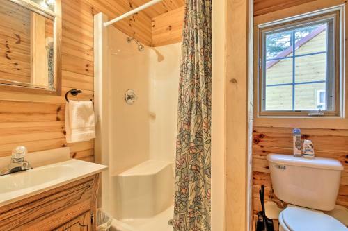 Cozy Eagle River Escape With Direct Lake Access