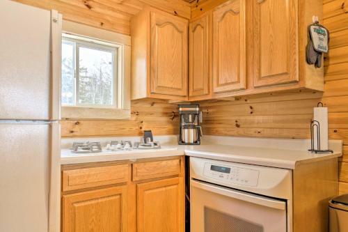 Cozy Eagle River Escape With Direct Lake Access