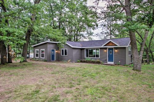 Holcombe Lakefront Cottage Fishing And Snowmobiling