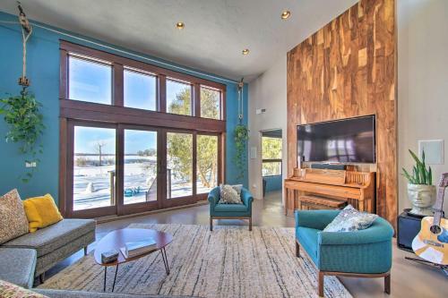 Stylish Monona Home 2 Blocks To Drink And Dine