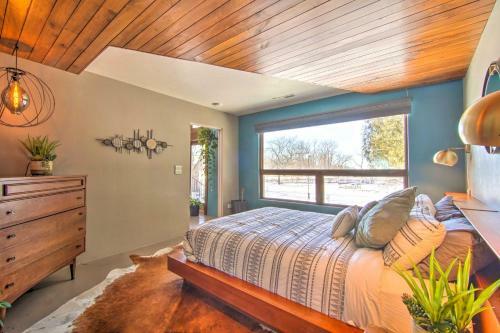 Stylish Monona Home 2 Blocks To Drink And Dine