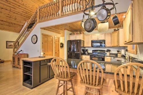Exceptional Home With Deck About 3 Miles To Sand Valley