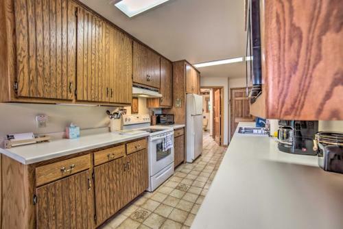Riverfront Oconto Escape With Fire Pit And Yard!