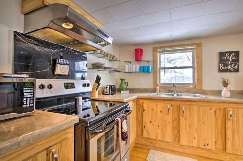 Well-appointed Onalaska Cabin - Walk To Lake!