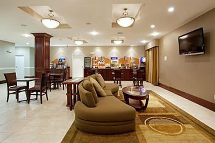 Holiday Inn Express Hotel & Suites Galliano