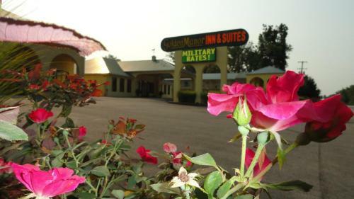 Hotel Golden Manor Inn & Suites