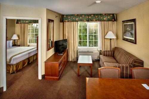 Hotel The Lotus Suites At Midlane Golf Resort