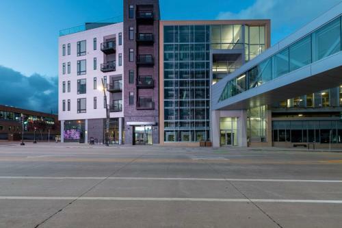 Apartamento Flexhome Skywalk To Fiserv U2 Rooftopgymparking