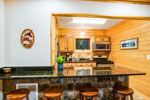 Cedar Cabin On Plum Lake