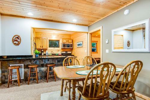 Cedar Cabin On Plum Lake