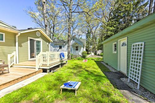 Charming Twin Lakes Hideaway With Private Yard!