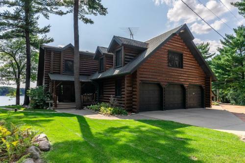Grandview Lakeside Log Lodge