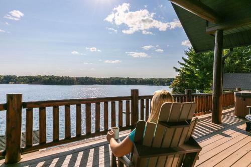 Grandview Lakeside Log Lodge