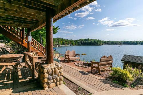 Grandview Lakeside Log Lodge