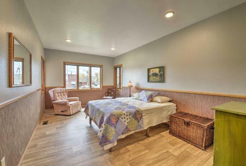 Large Ten Sleep Home On Main St, 10 Mins To Canyon