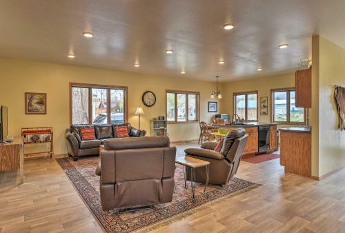 Large Ten Sleep Home On Main St, 10 Mins To Canyon