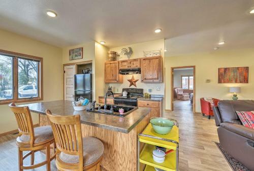 Large Ten Sleep Home On Main St, 10 Mins To Canyon