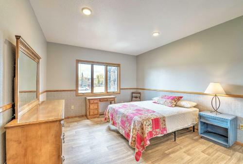 Large Ten Sleep Home On Main St, 10 Mins To Canyon