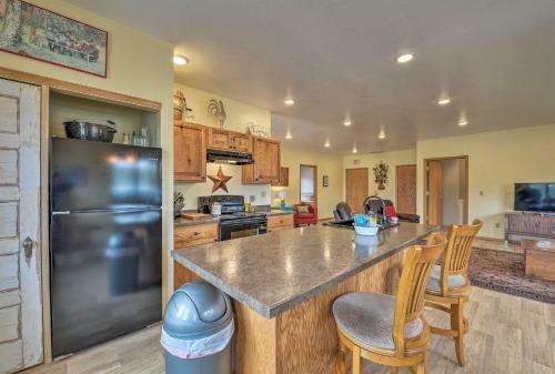 Large Ten Sleep Home On Main St, 10 Mins To Canyon