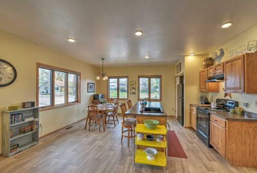 Large Ten Sleep Home On Main St, 10 Mins To Canyon