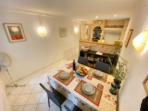 Le Petit Castel