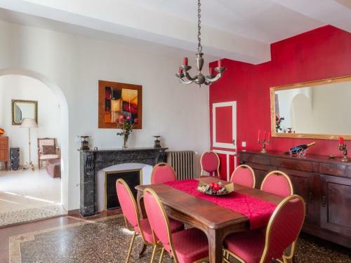 Elegant Holiday Home In Olonzac With Private Swimming Pool