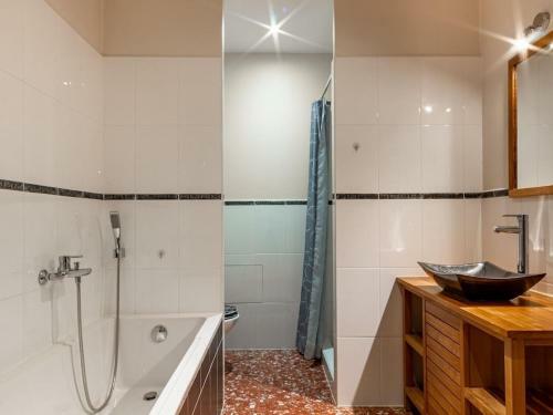 Elegant Holiday Home In Olonzac With Private Swimming Pool