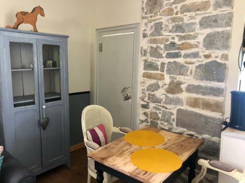 Hostal L?�glantine Studio
