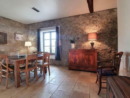 Pleasant Apartment In Olonzac Near Lakebeach